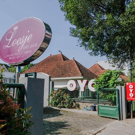 Oyo 353 Loesje Guest House Syariah Malang Bagian luar foto